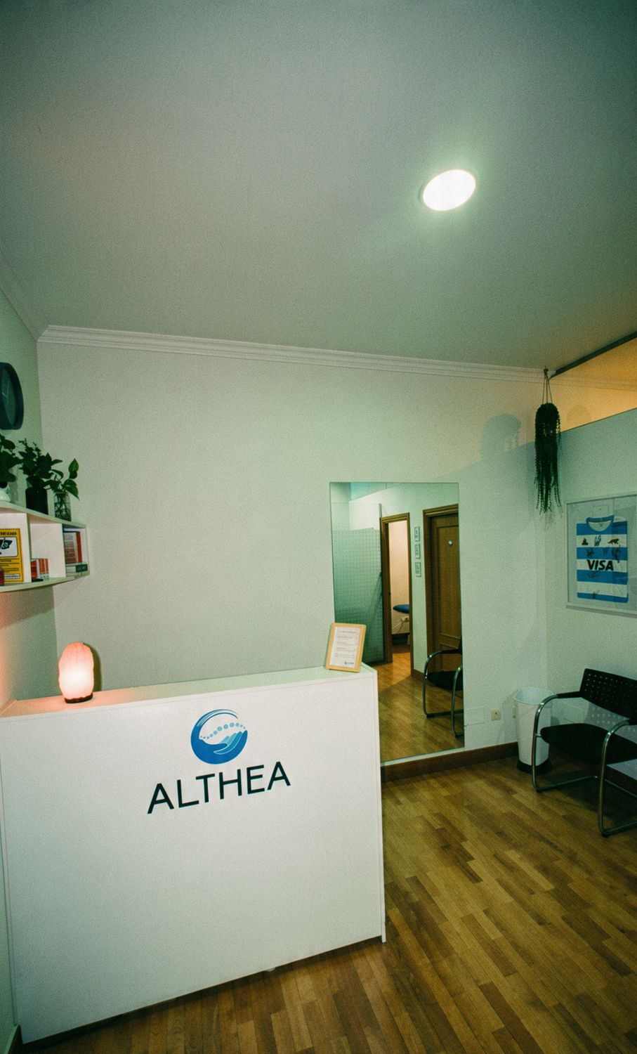 Recepción de Althea vista desde la entrada